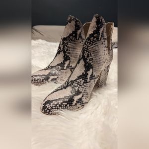 Steve Madden 🐍 Print Boots